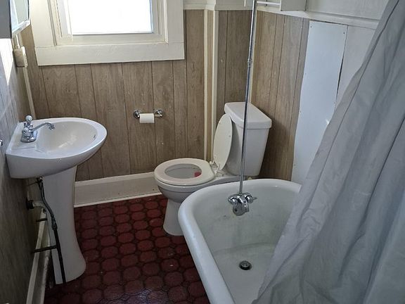 3rd image of 619 W Spruce Ave #2