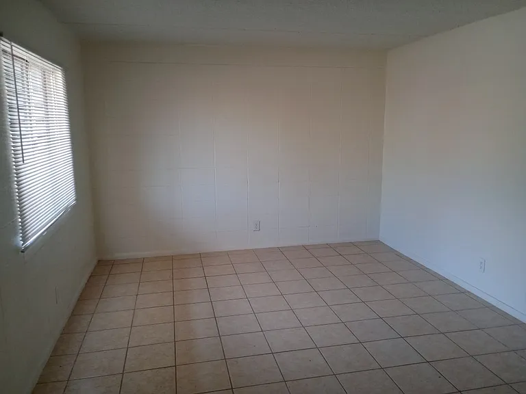 401 N D St #11 — Photo 7