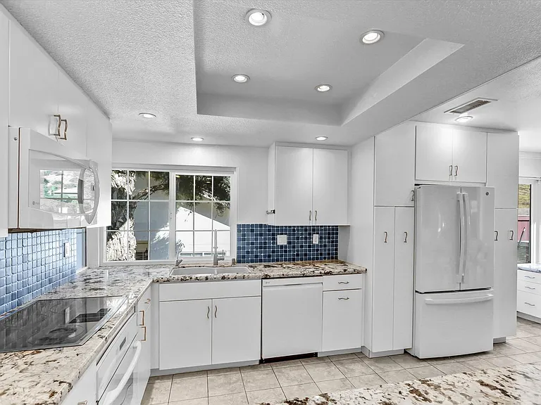8177 Mission Vista Dr — Photo 15