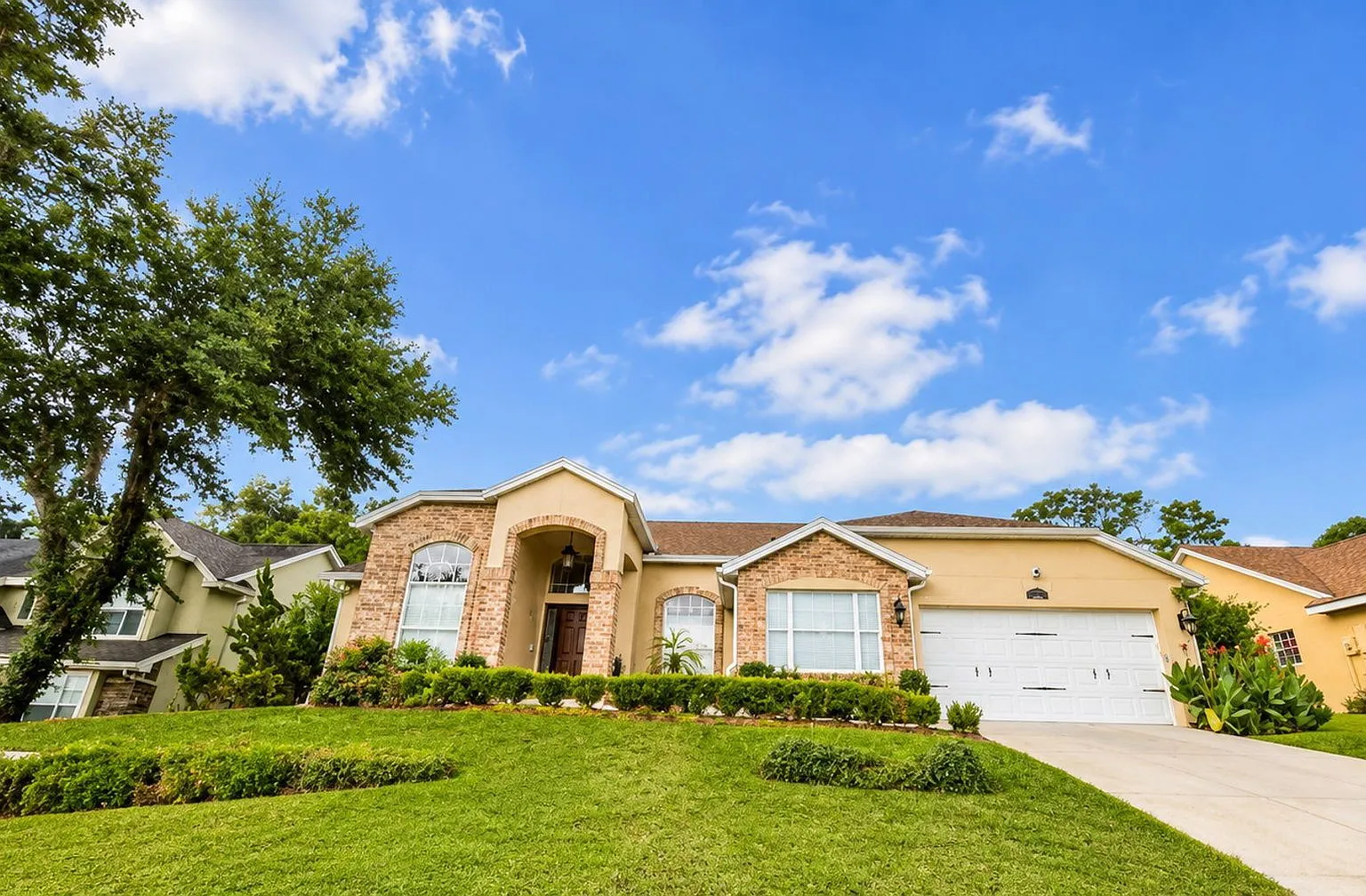 4 bed, 2.0 bath, 2299 sqft, $2,795 — Photo 1