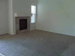 4th image of 353 Lilac Ln