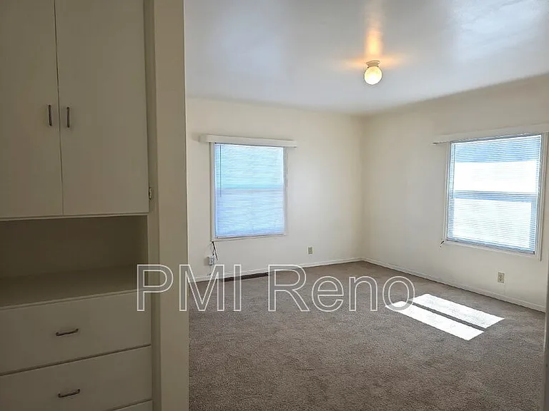 422 1/2 Saint Lawrence Ave #B — Photo 10