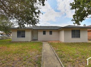 2202 Saxony Dr, Corpus Christi, TX 78418