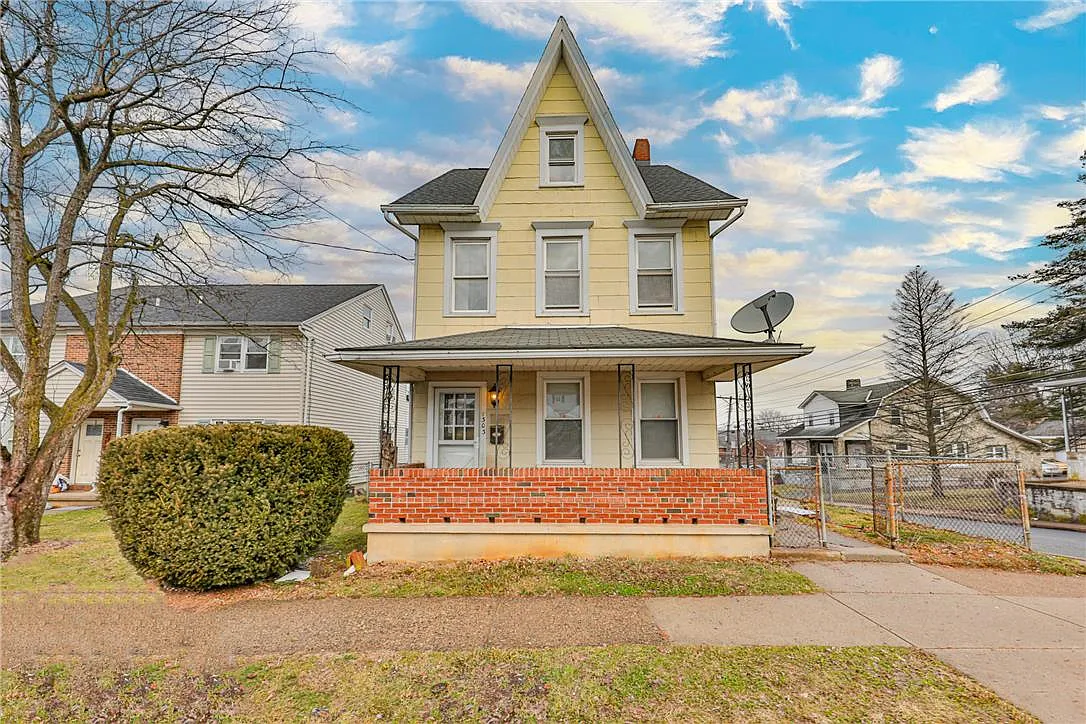 3 bed, 1.0 bath, 1796 sqft, $2,300 — Photo 2