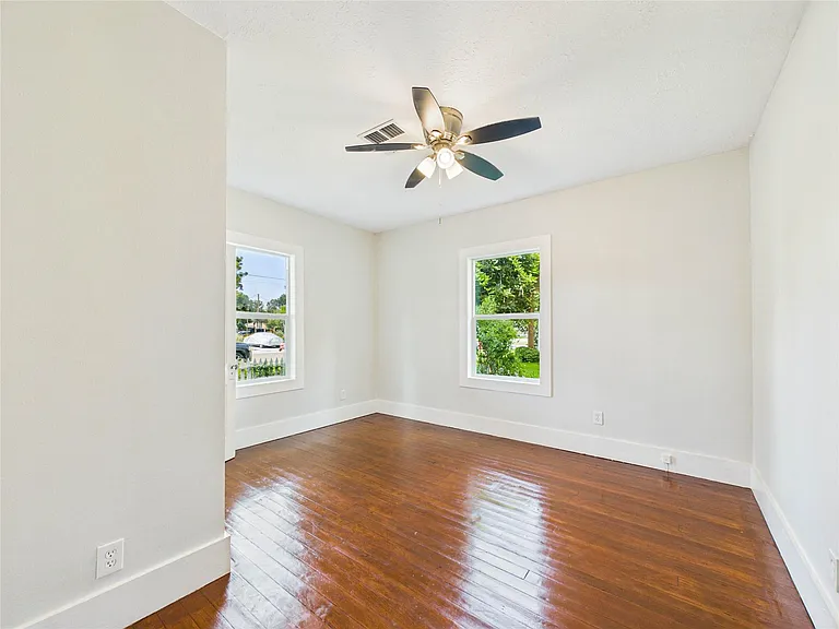 314 W Sidnor St — Photo 15