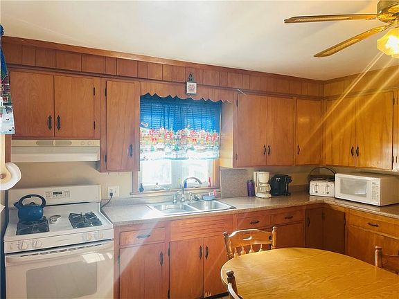 4th image of 268 Grosvenor Ave