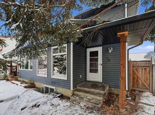 16 W Cedarwood Rise SW, Calgary, AB T2W 3H9