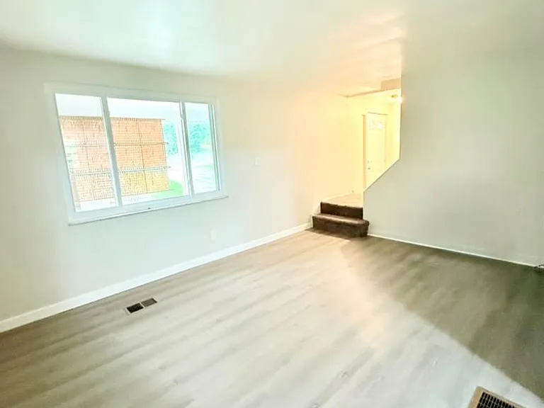 472-474 Guylyn Dr — Photo 5