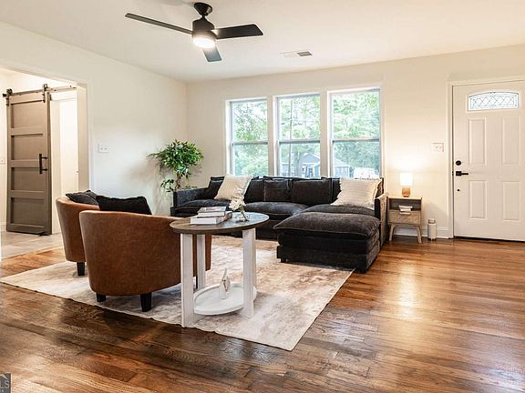 2nd image of 2712 Joyce Ave