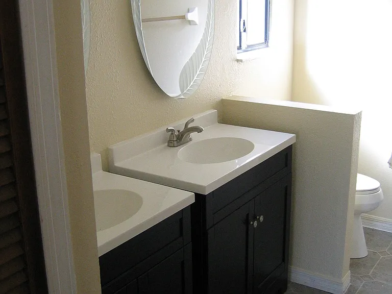 1042 Manigan Ave — Photo 8
