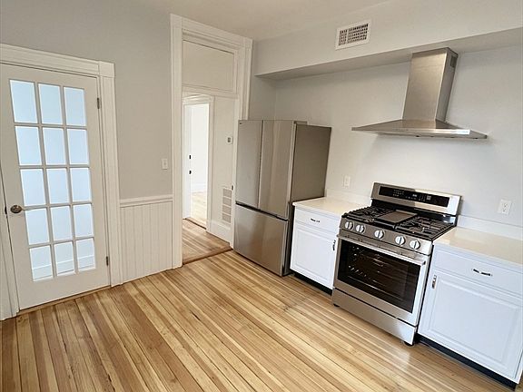 2nd image of 98 Boylston St APT 2
