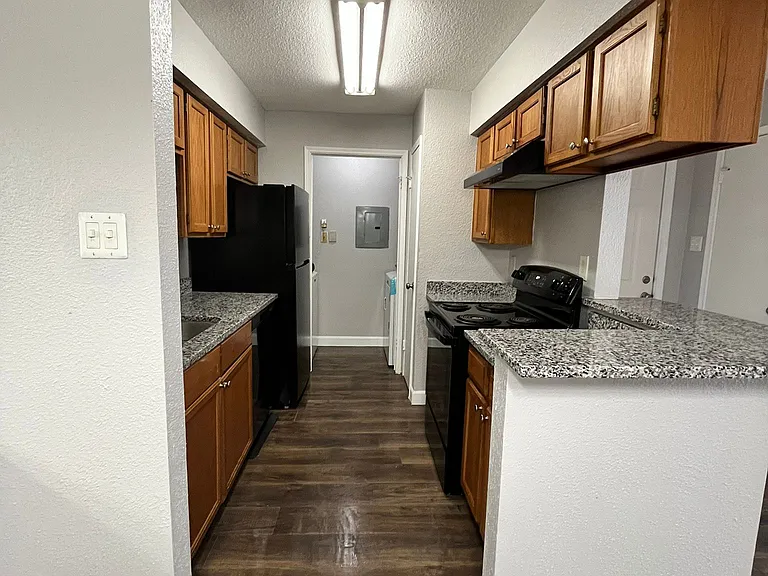9700 Leawood Blvd — Photo 2