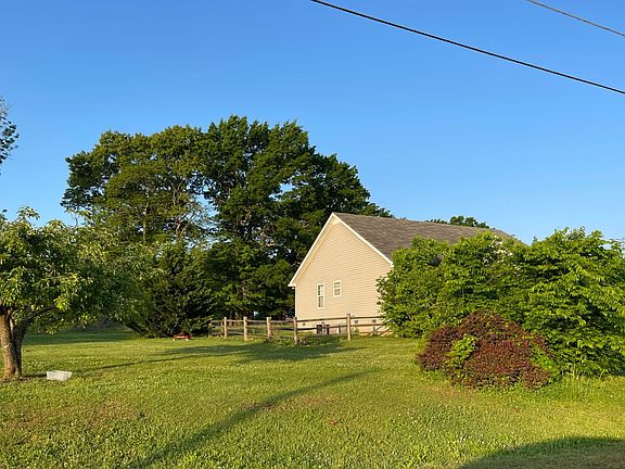 3rd image of 102 Buttrey Ct