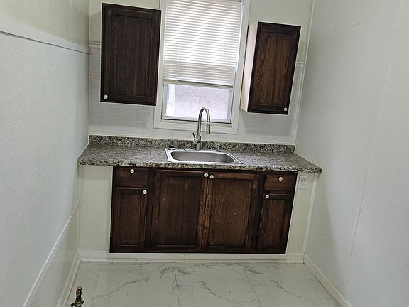 5th image of 8451 Ironwood Ave #1