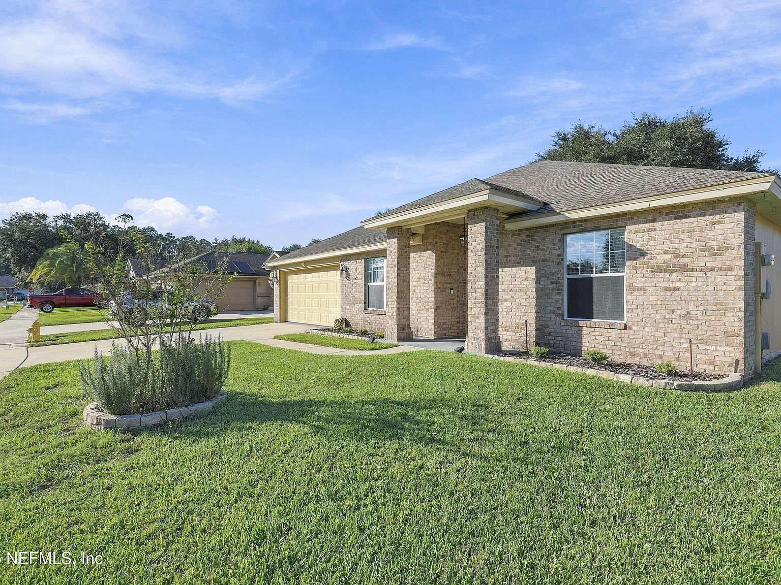 4 bed, 2.0 bath, 1849 sqft, $2,600 — Photo 2