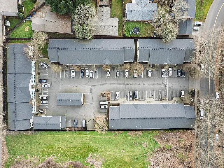 Corporate Woods Apartments — Photo 5