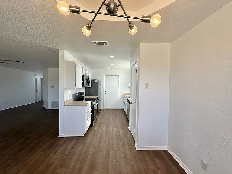 3102 Viewcrest Dr — Photo 9