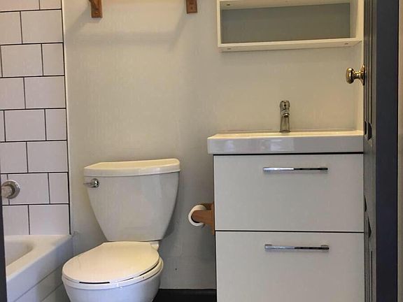 3rd image of 132 W Court St APT 5