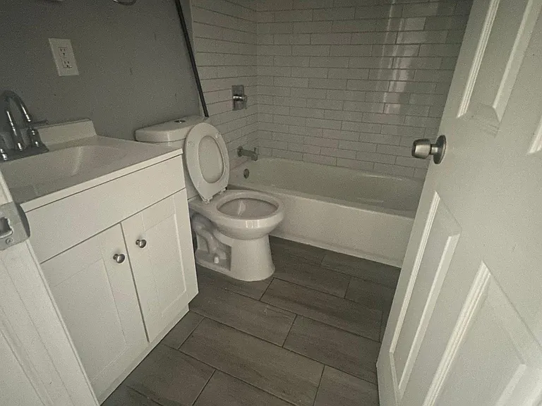 1150 Mary St #2L — Photo 8