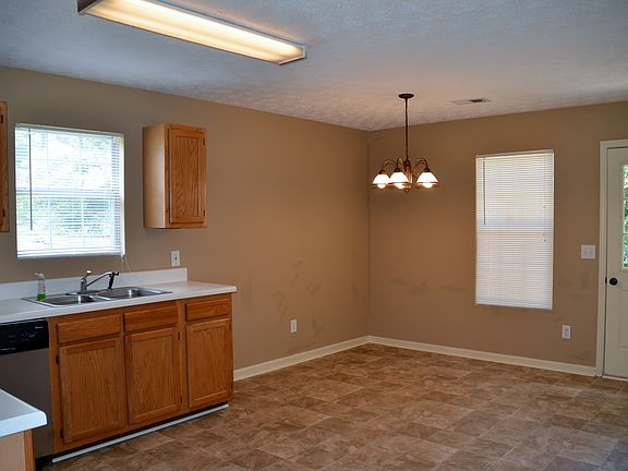 Eat-in Kitchen
