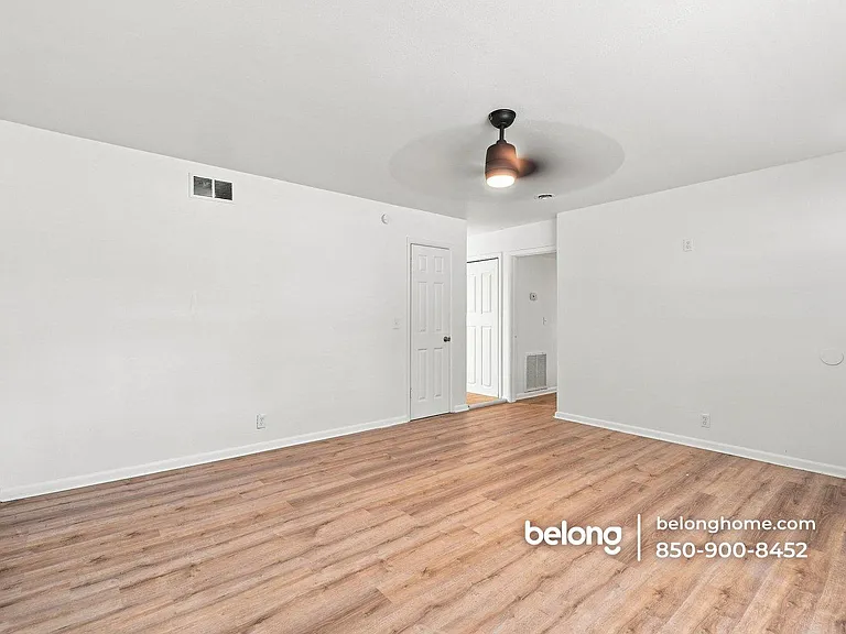 6011 Greenwood Ln — Photo 7