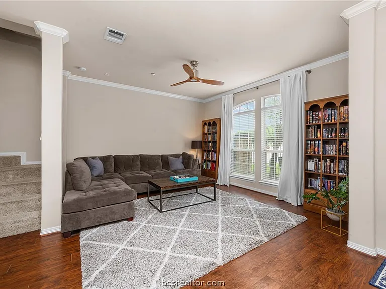 305 Holleman Dr E #205 — Photo 3
