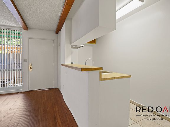4th image of 10810 Sarah St #5
