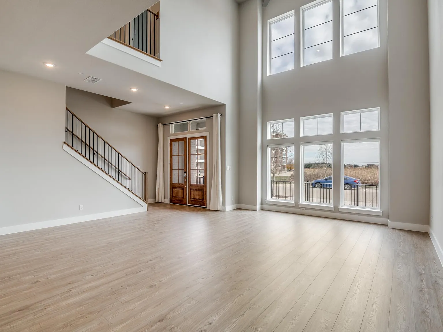 2 bed, 2.5 bath, 2274 sqft, $3,950 — Photo 4