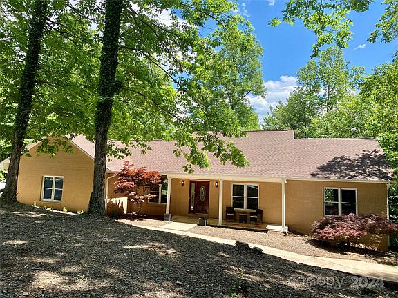 2nd image of 1022 Bramblewood Ct NE