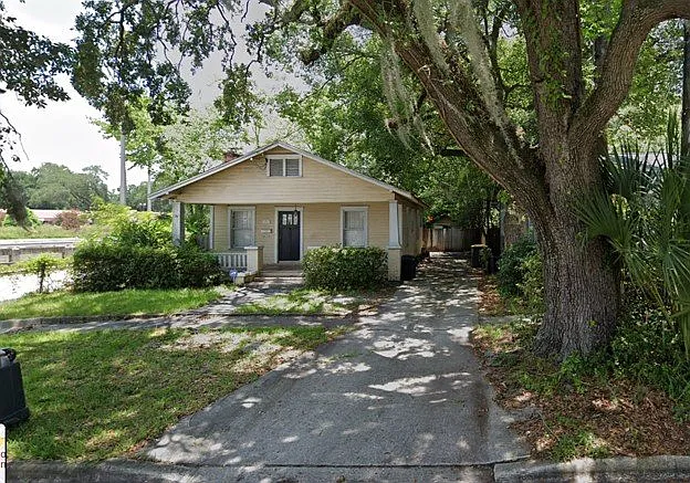 1211 Hollywood Ave