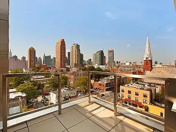 10-17 Jackson Avenue image 5 of 12