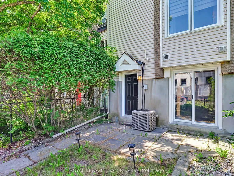 53 Thornbury Cres — Photo 29