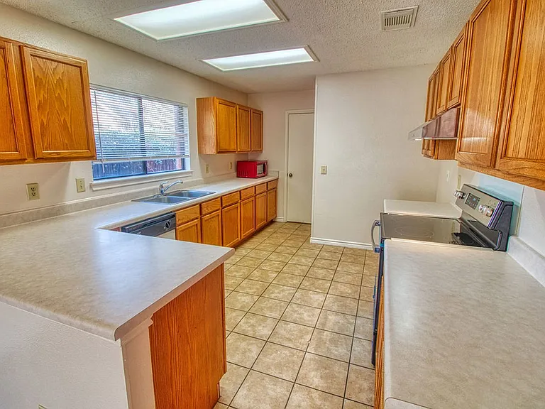 13911 Edge Point Dr — Photo 5