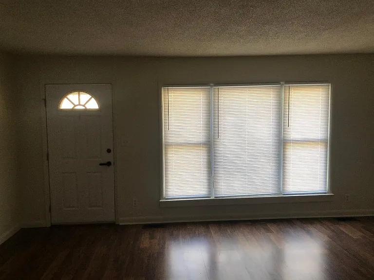 805 N Springer St — Photo 8