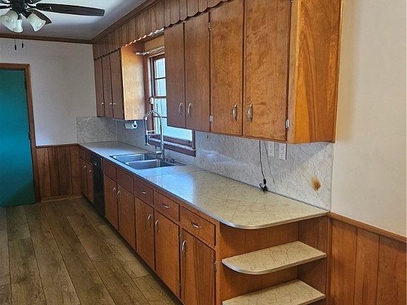 3rd image of 4701 Cumberland Drive