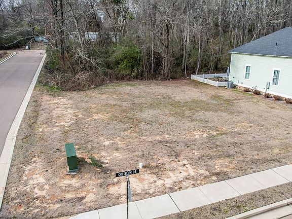 5th image of 1118 Coliseum Dr