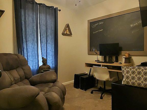 4th image of 437 Laurel Ave