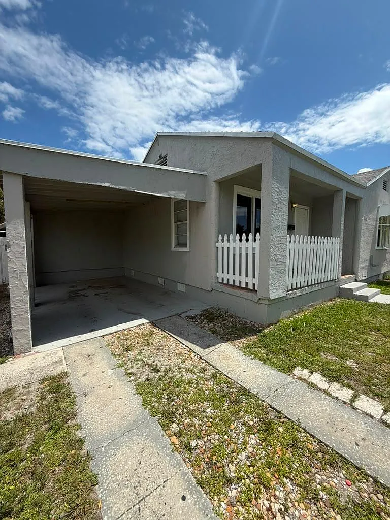 3 bed, 1.5 bath, 1085 sqft, $3,000 — Photo 3