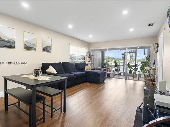 5th image of 796 Banks Rd