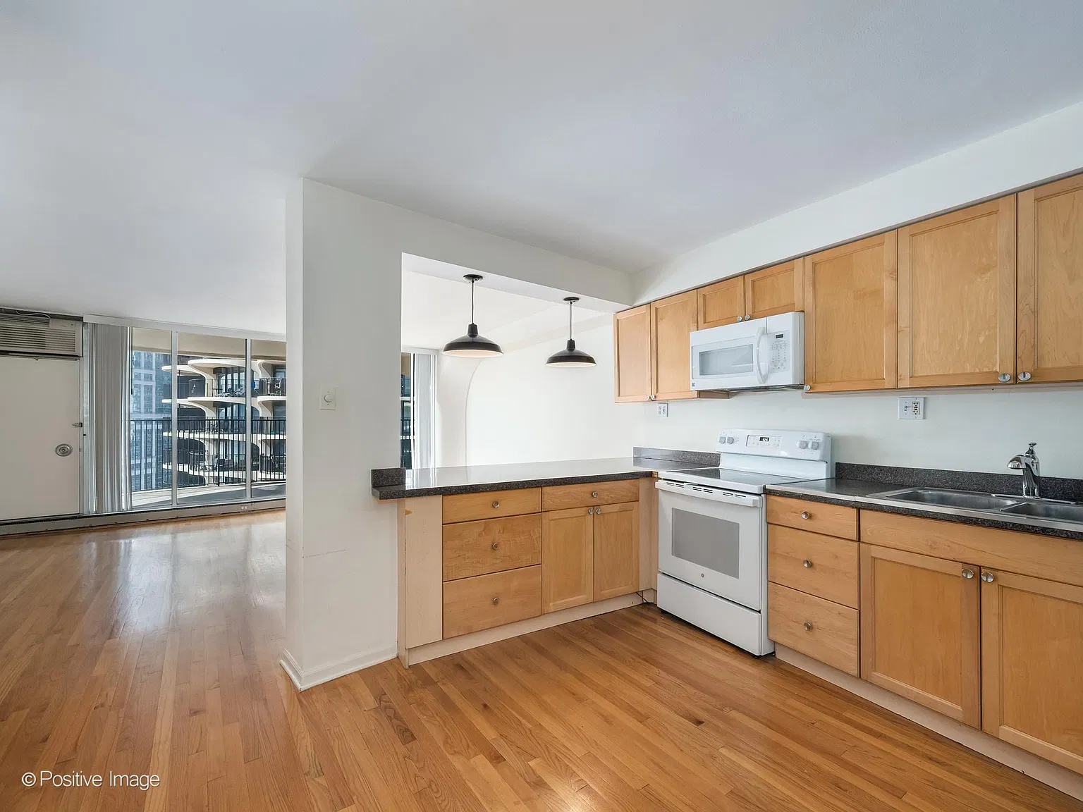 1 bed, 725 sqft, $2,235 — Photo 2