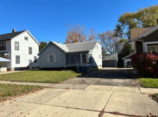 424 S Commonwealth Ave, Aurora, IL 60506