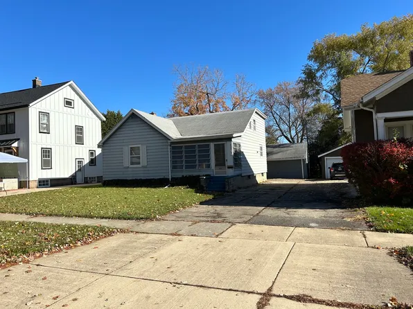 424 S Commonwealth Ave, Aurora, IL 60506