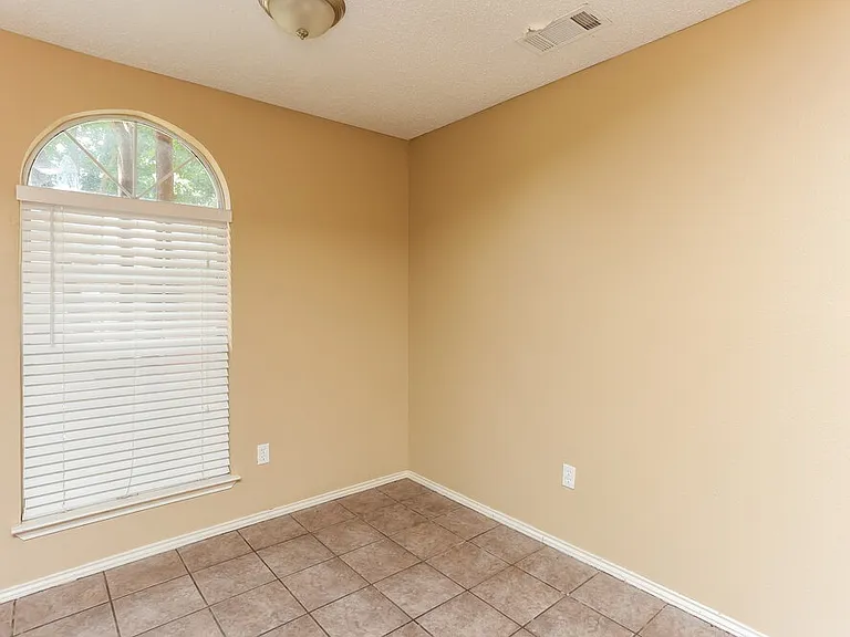 1526 Chapman St — Photo 9