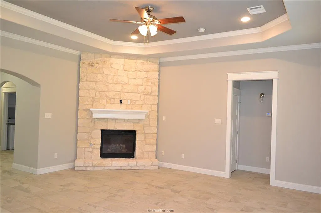 6 bed, 3169 sqft, $4,800 — Photo 4