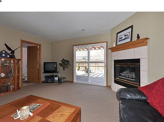 4th image of 1002 Meadow Ct