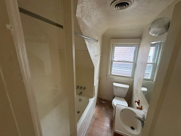 340 N Craig St — Photo 12