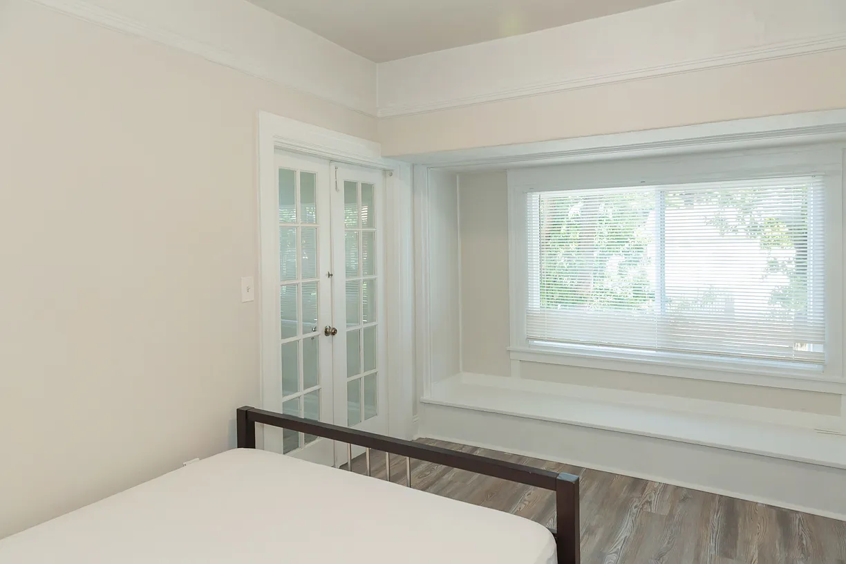 3 bed, 1000 sqft, $4,500 — Photo 4