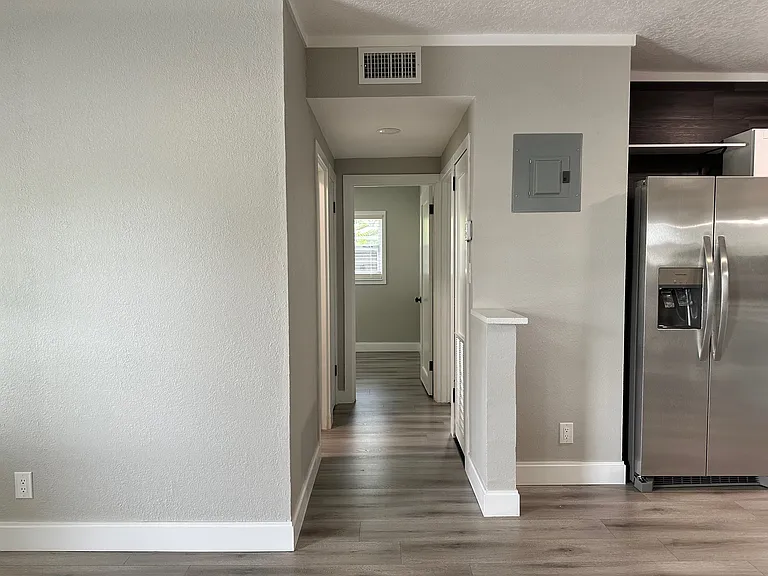 950 Balch Ave — Photo 5