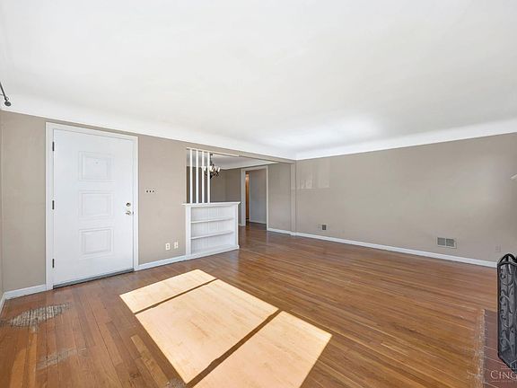 5th image of 2179 Finnegan Ln