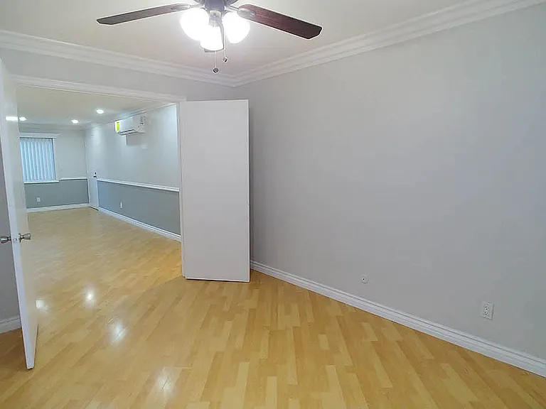 Alhambra @ Studio City Apts. — Photo 60